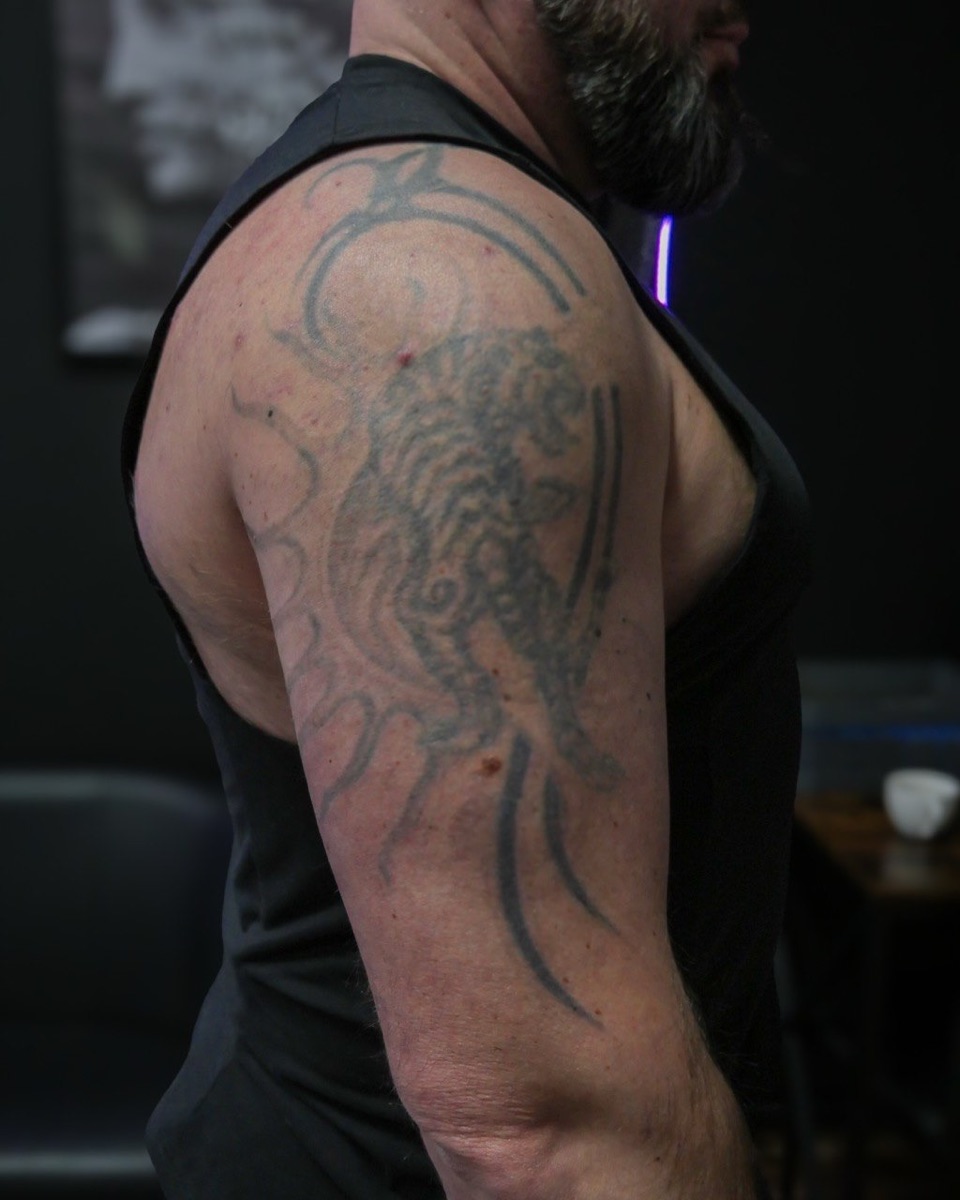 Stary tribal przed przykryciem